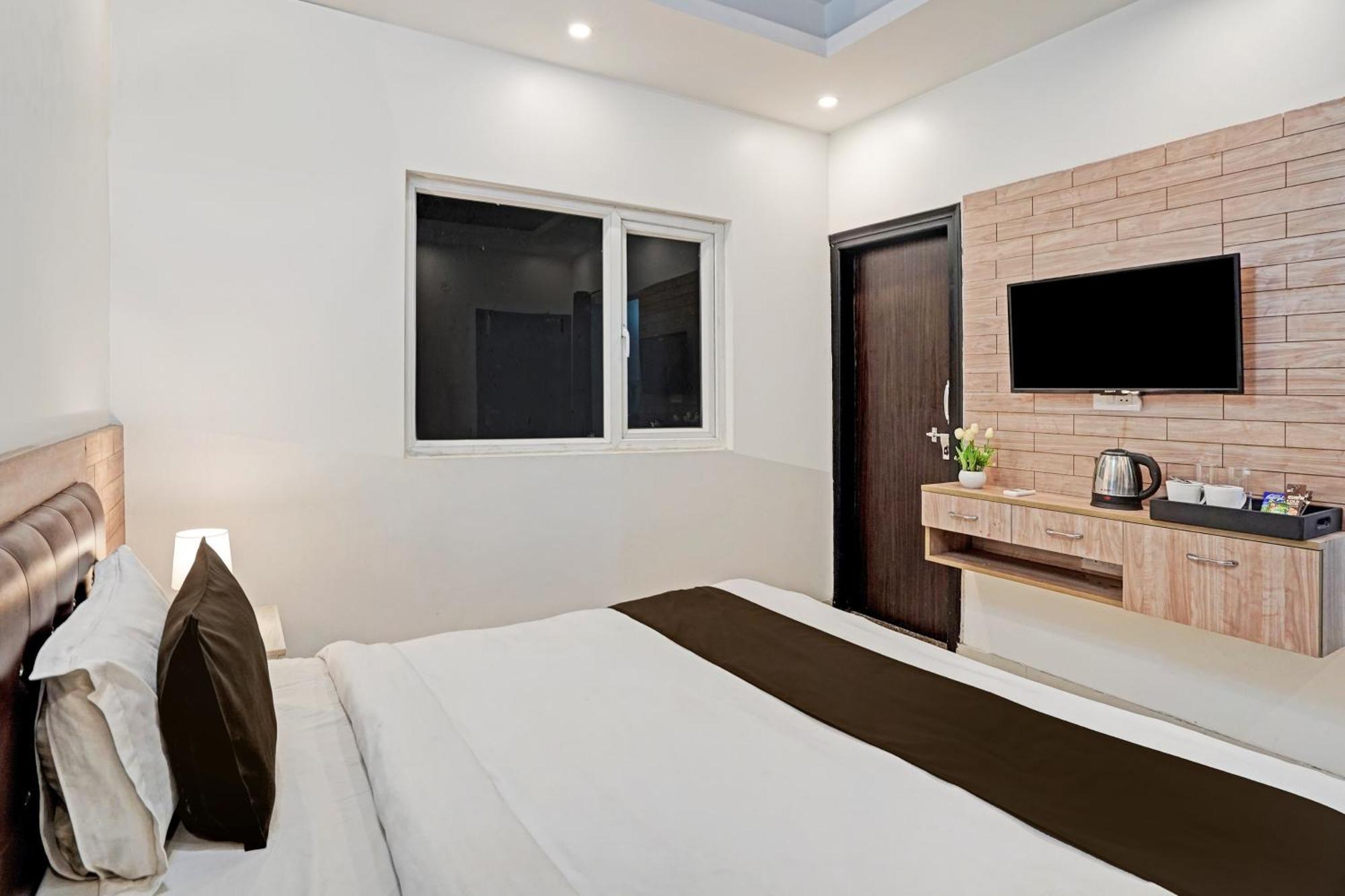 Hotel O Babil Palace Near Omaxe Celebration Mall Gurgaon Esterno foto
